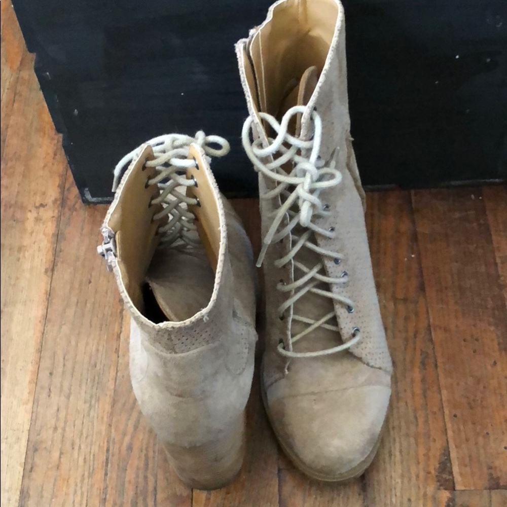 Report boots!